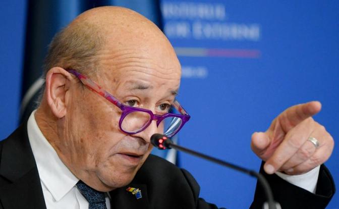 На фото: министр иностранных дел Франции Жан-Ив Ле Дриан