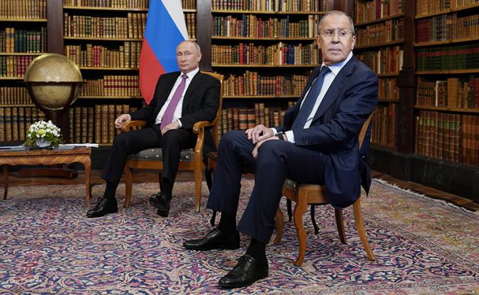 Главы МИД стран Евросоюза решили ввести персональные санкции против Путина и Лаврова