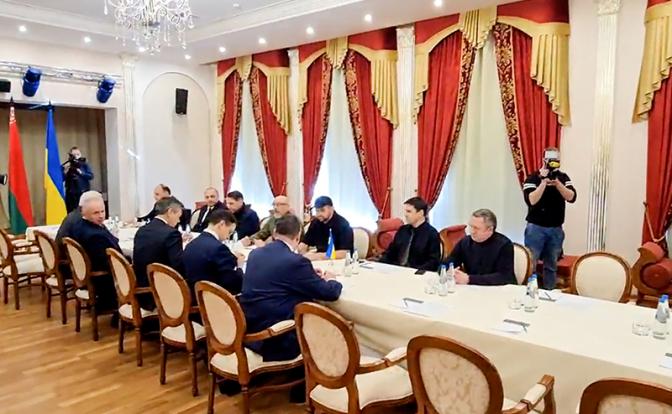 На фото: российско-украинские переговоры в Белоруссии