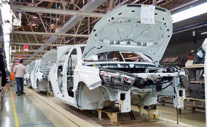 АвтоВАЗ остановил два завода