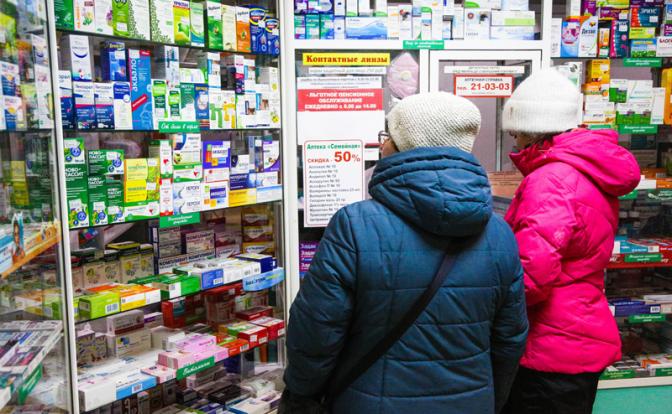 Врач объяснил, могут ли из-за санкций исчезнуть из аптек лекарства