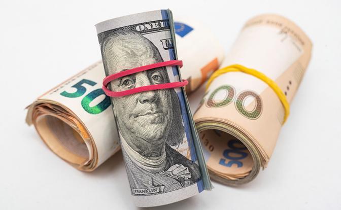 Российский дипломат: антироссийские санкции подорвали доллар