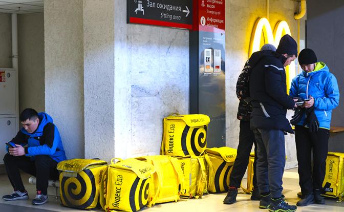 Беспилотники добьют оставшихся после закрытия «Макдоналдс» курьеров доставки еды