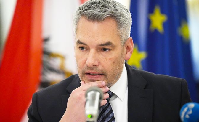 На фото: канцлер Австрии Карл Нехаммер на пресс-конференции после встречи с президентом РФ Владимиром Путиным в Москве.