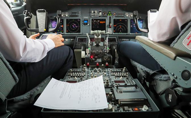 Придется перейти на ручную навигацию: заслуженный пилот России о полетах без GPS