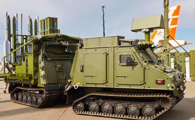 на фото: система противовоздушной обороны IRIS-T.