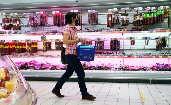 Эксперты назвали сумму, которую россиянин тратит за один поход в магазин