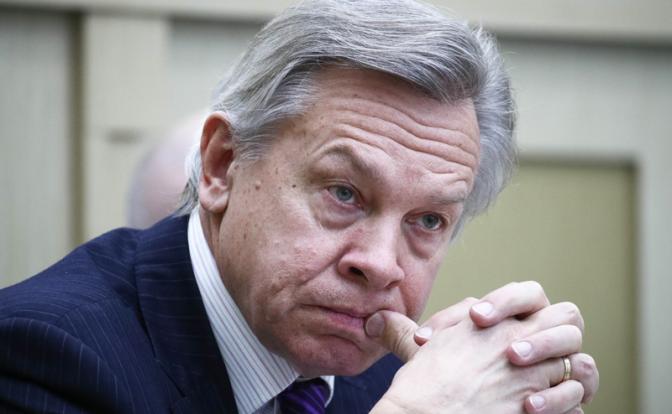 а фото: председатель комиссии Совета Федерации РФ по информационной политике и взаимодействию со средствами массовой информации Алексей Пушков.