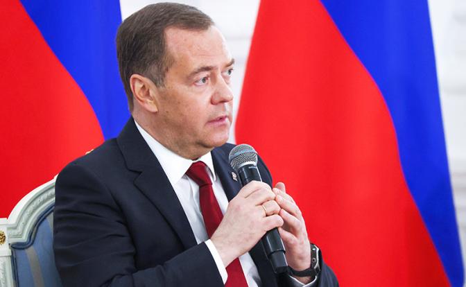 На фото: заместитель председателя Совета безопасности РФ Дмитрий Медведев.