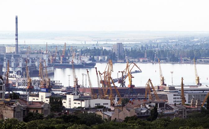 На фото: морской порт Одессы (архив).