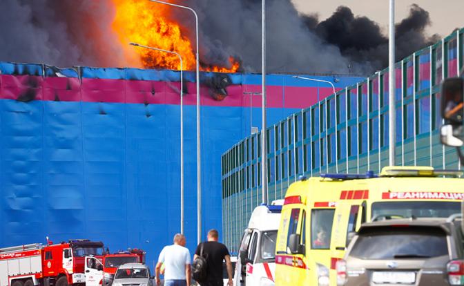 На фото: пожар на складе компании Ozon в районе Новорижского шоссе в селе Петровское в городском округе Истра.