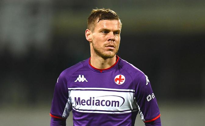 На фото: российский нападающий "Фиорентины" Александр Кокорин (номер 91)