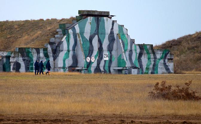 На фото: на территории аэродрома Бельбек в Севастополе.