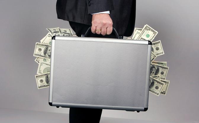 Экономист объяснил, почему капитал бежит из России