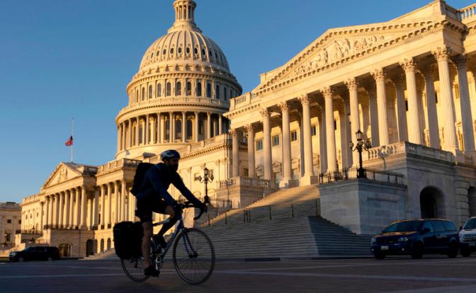 На фото: Капитолий в Вашингтоне, США