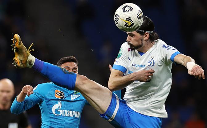 На фото: футболист Саба Сазонов(справа)