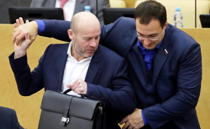 На фото: депутаты  Олег Колесников и Алексей Воевода (слева направо)