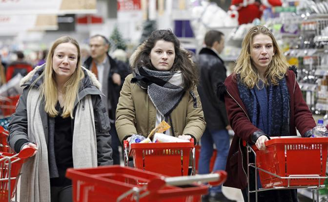 Стало известно, сколько в среднем денег за раз тратит россиянин в магазине