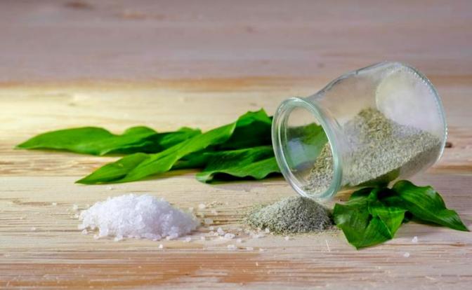 Врач-терапевт назвала причины, по которым может тянуть на солёное