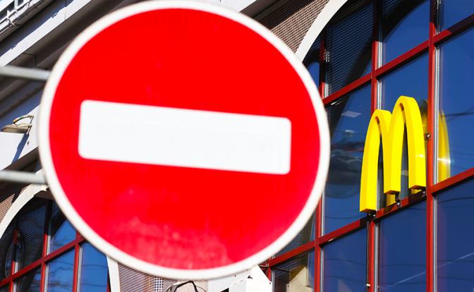 После отказа от поставок из России американские McDonald's в Казахстане пришлось закрыть