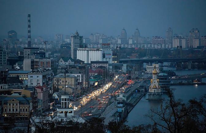 Зеленский заявил, что 6 миллионов украинцев сидят без света