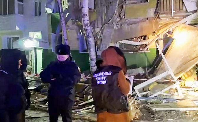 Число погибших при обрушении части дома в Нижневартовске выросло до шести