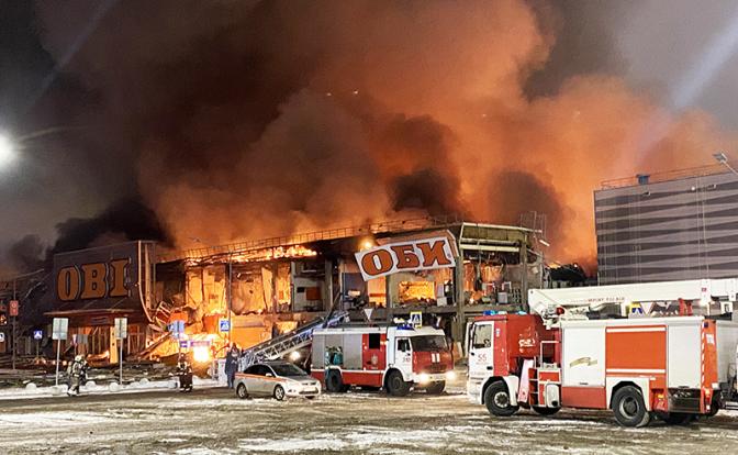 На фото: пожар в ТЦ "Мега Химки".