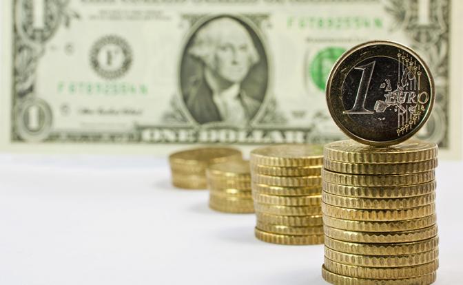 Курс валют сегодня: цены на доллары и евро растут