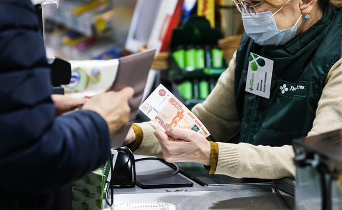 Эксперты назвали сумму, которую россиянин оставляет в магазине за раз