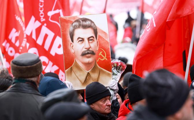 "Для победы нужен новый Сталин": Левые силы провели акцию на Красной площади