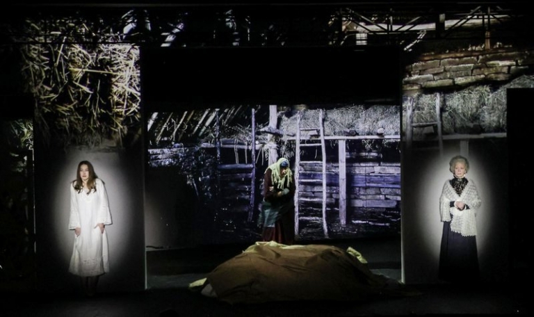 На фото: сцена из спектакля &laquo;Лубянский гример&raquo;