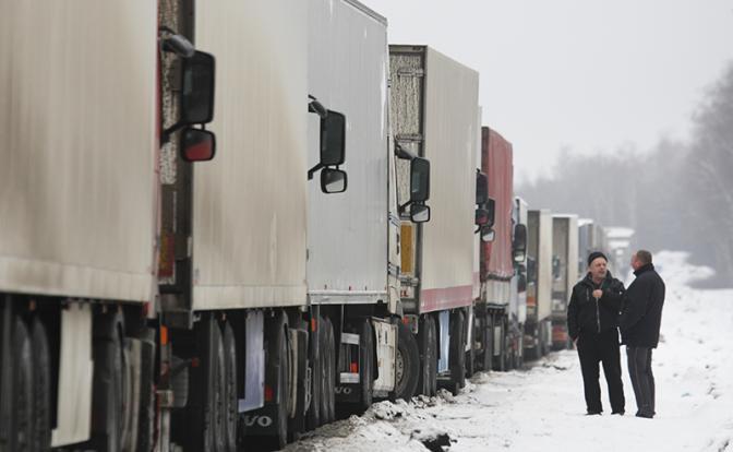 Замглавы ФТС Давыдов: На выезде из России в Грузию образовалась очередь из грузовиков