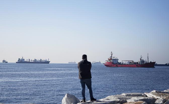 Пролив Босфор закрыли из-за украинского сухогруза