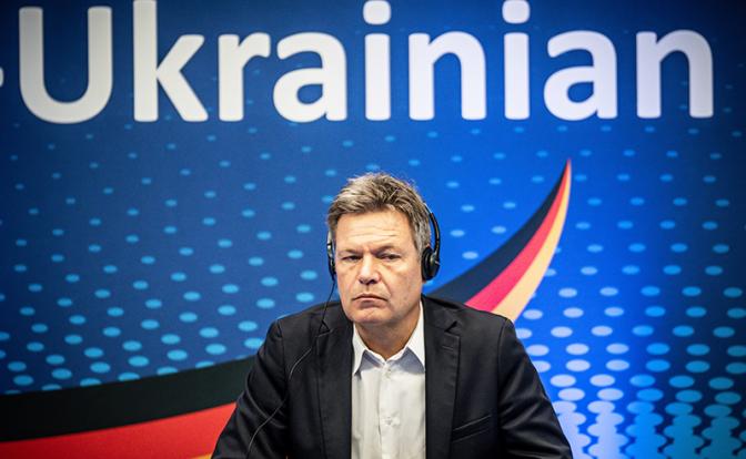На фото: министр экономики Германии Роберт Хабек