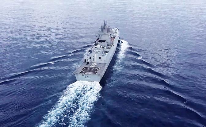 На фото: учения фрегата "Адмирал Горшков" в Атлантике.