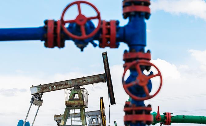 Эксперт о сокращении добычи нефти в РФ: Меньше продадим, но больше заработаем