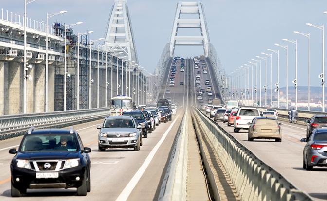 Крымский мост полностью открыли для автомобильного движения