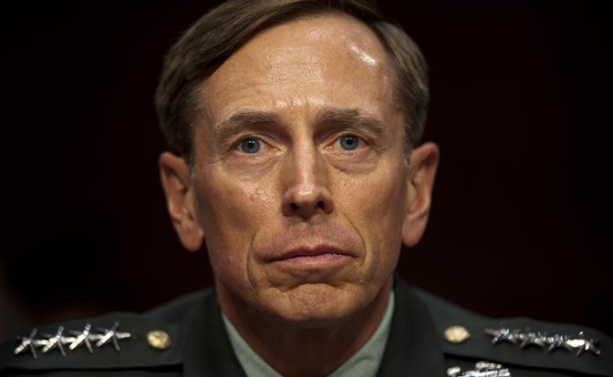 На фото: бывший глава ЦРУ Дэвид Петреус