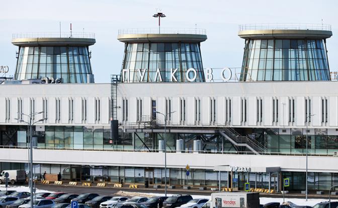 На фото: ситуация в аэропорту Пулково в Санкт-Петербурге