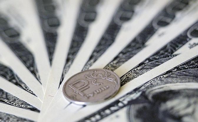 Прогноз курса доллара: рубль слабеет многогранно