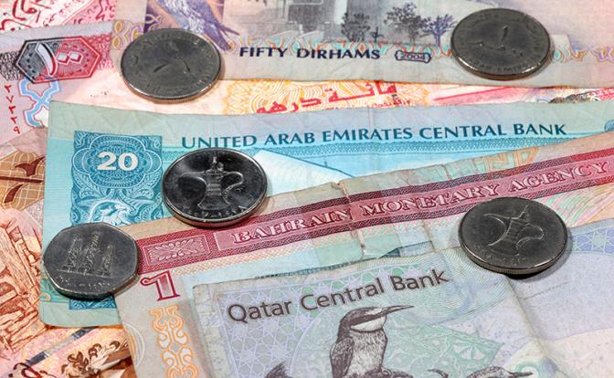 Экономист: конвертация национальных валют через доллар становится архаикой