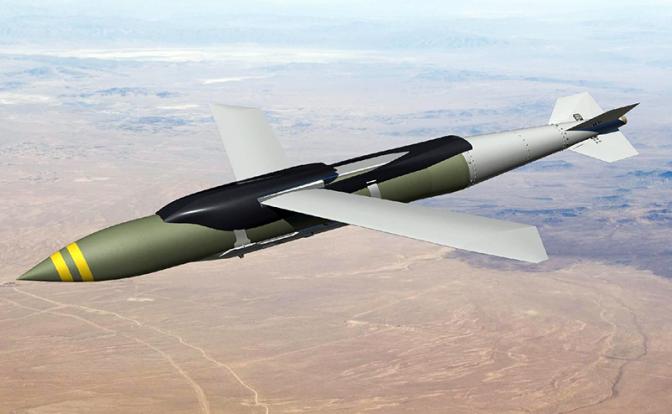 На фото: авиабомба JDAM-ER.