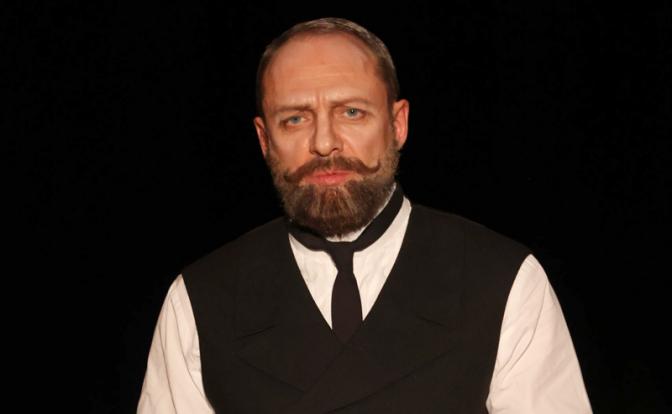 На фото: актер Эдуард Флеров