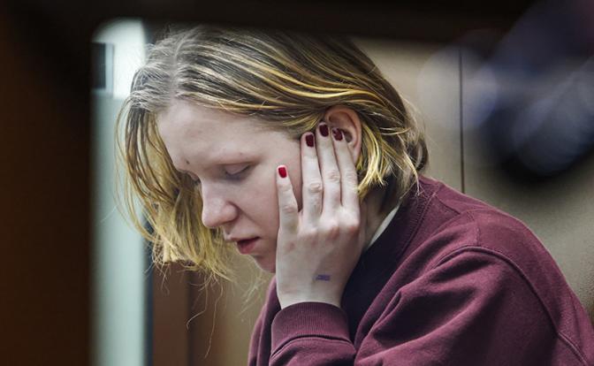 На фото: гражданка РФ Дарья Трепова, задержанная по подозрению в причастности ко взрыву в кафе "Стрит-бар" и убийству военного корреспондента Владлена Татарского