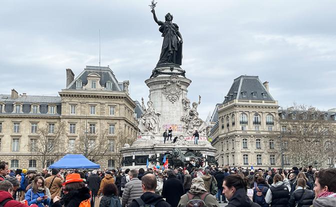 Источник: Франции грозит социальный взрыв
