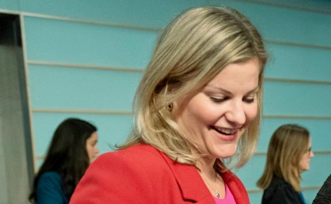 На фото: министр внешней торговли и развития сотрудничества Нидерландов Лише Шрайнемахер