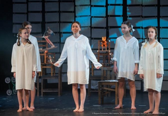 ДМТЮА в преддверии Дня Победы покажет рассказанную очевидцами «Войну глазами детей»