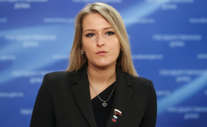 На фото: первый заместитель председателя комитета Госдумы РФ по просвещению Яна Лантратова