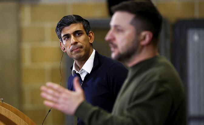 На фото: премьер-министр Великобритании Риши Сунак и президент Украины Владимир Зеленский (слева направо)