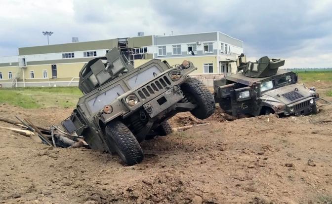 На фото: сгоревшие бронемашины украинской диверсионно-разведывательной группы (ДРГ)